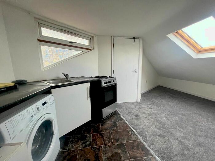 1 Bedroom Flat To Rent In Romford Road, London, E12