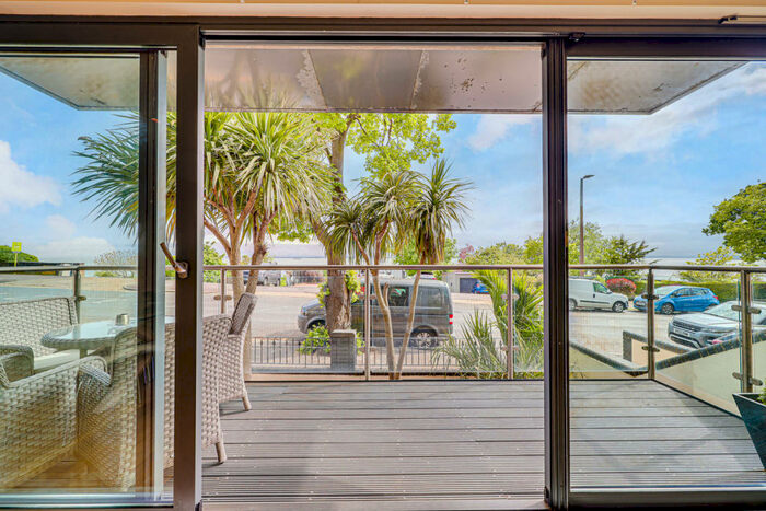 2 Bedroom Apartment To Rent In Grand Parade, Leigh-on-sea, SS9