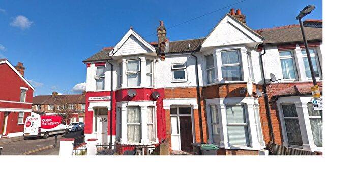 2 Bedroom Flat To Rent In Sherringham Avenue, Tottenham, London, N17