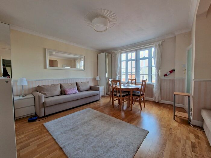 Studio For Sale In Upper Woburn Place, London, WC1H