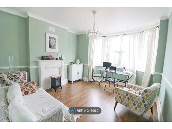 2 Bedroom Flat To Rent In Catford, Catford, SE6