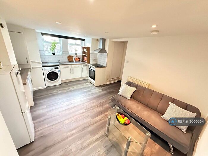 3 Bedroom Terraced House To Rent In Lumley Walk, Leeds, LS4
