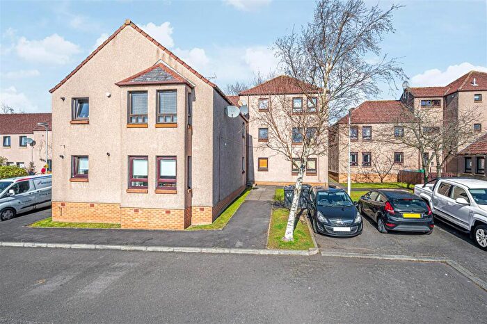 2 Bedroom Flat For Sale In Rose Gardens, Cairneyhill, KY12