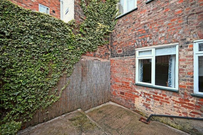 1 Bedroom Flat To Rent In St. Marys, Bootham, York, YO30
