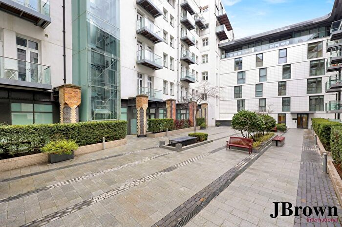 1 Bedroom Flat To Rent In Christopher Court, London, E1