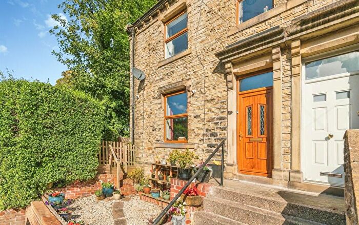 3 Bedroom Semi-Detached House For Sale In Dunford Road, Holmfirth, HD9