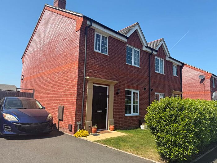 3 Bedroom Semi-Detached House For Sale In Brading Close, Stratford-Upon-Avon, CV37