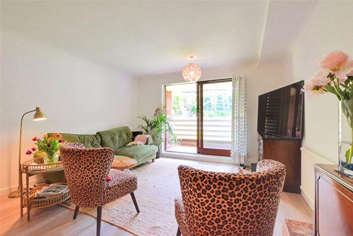 2 Bedroom Flat To Rent In Forest Close, Chislehurst, BR7