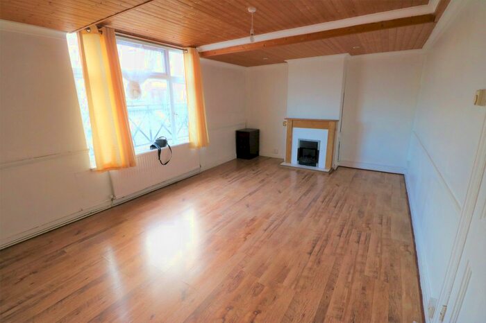 3 Bedroom Maisonette To Rent In Civic Square, Tilbury, Essex RM18