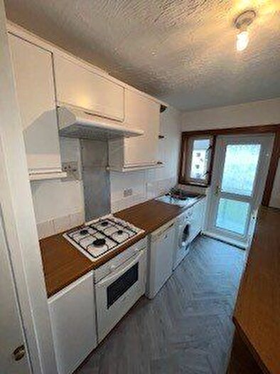 3 Bedroom Flat To Rent In Telford Drive, Edinburgh, EH4