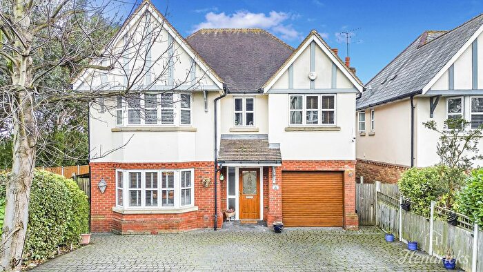 5 Bedroom Detached House For Sale In White House Chase, Rayleigh, SS6