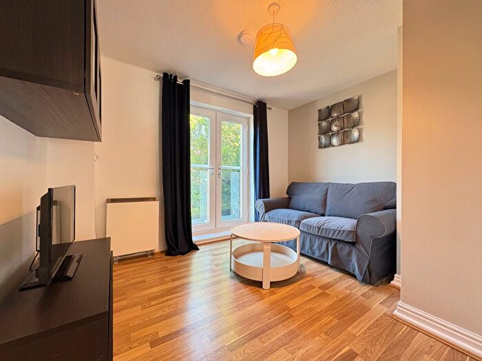 2 Bedroom Flat To Rent In Kensington Terrace, Hyde Park, Leeds, LS6