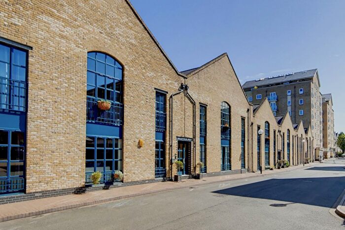 2 Bedroom Flat To Rent In Millennium Drive, Isle Of Dogs, E14