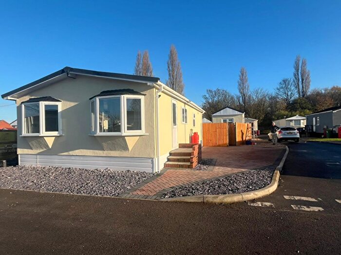 2 Bedroom Park Home For Sale In Main Avenue, Charnwood Park Estate, Scunthorpe, DN15