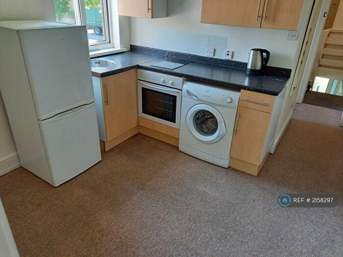 1 Bedroom Flat To Rent In County Road, Swindon, SN1