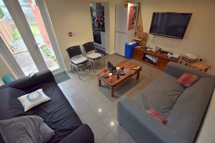 6 Bedroom Terraced House To Rent In De Beauvoir Road, Reading, RG1