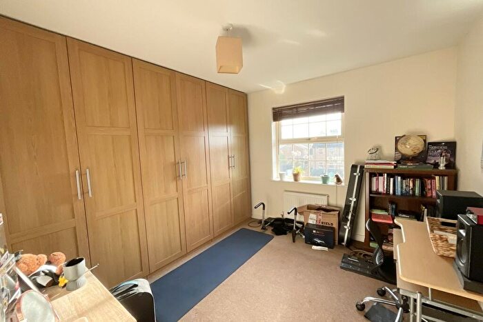 2 Bedroom Flat For Sale In Lambrell Avenue, Kiveton Park, Sheffield, S26