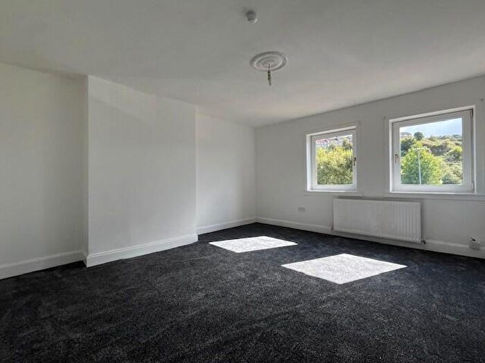 3 Bedroom Flat To Rent In Cumberland Road, Greenock, PA16