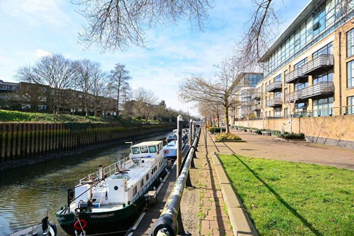 2 Bedroom Flat To Rent In Point Wharf Lane, Brentford, Brentford, TW8