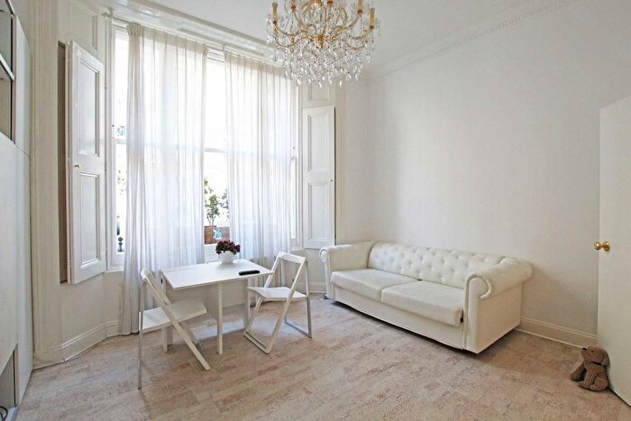Studio To Rent In Clanricarde Gardens, Notting Hill, W2