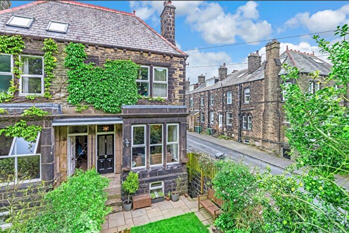 4 Bedroom End Of Terrace House To Rent In East View, Yeadon, Leeds, West Yorkshire, LS19