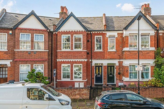 2 Bedroom Flat To Rent In Avonwick Road, Hounslow, TW3