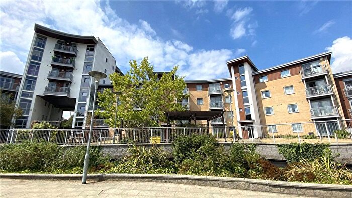 2 Bedroom Flat For Sale In Kelvin Gate, Bracknell, Berkshire, RG12