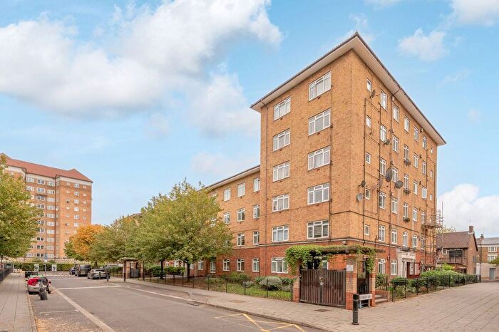 2 Bedroom Flat For Sale In Bancroft Court, Nine Elms, London, SW8