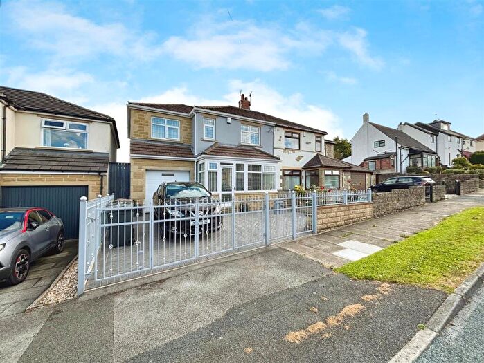 5 Bedroom Semi-Detached House For Sale In Welbeck Drive, Bradford, BD7