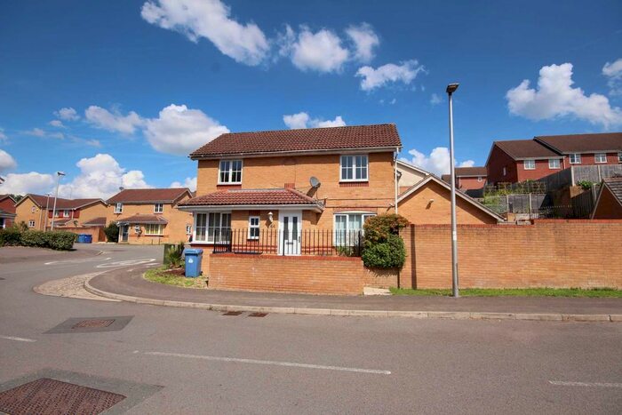 3 Bedroom Detached House To Rent In Hopper Vale, Bracknell, RG12