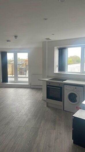 Studio To Rent In High Street, Acton, W3