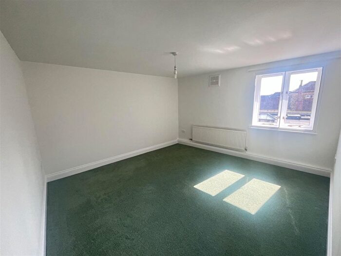 1 Bedroom Flat To Rent In South Street, Sherborne, DT9
