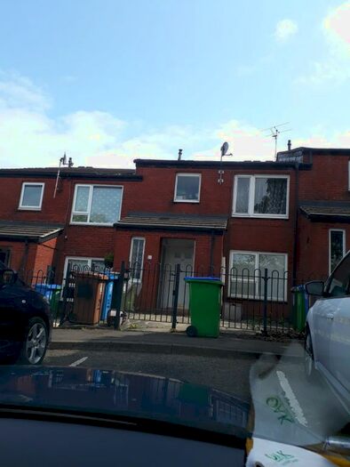 2 Bedroom Flat To Rent In Morningside Close, Rochdale, OL16