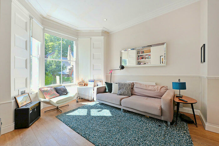 1 Bedroom Flat To Rent In Cadogan Terrace, Hackney., E9