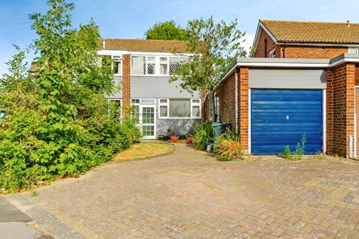 3 Bedroom Semi Detached House For Sale In Glade Gardens, Shirley, Croydon, CR0