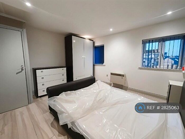 3 Bedroom Flat To Rent In Castle Street, Reading, RG1