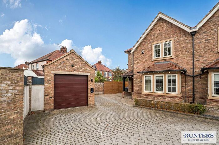 4 Bedroom Semi Detached House For Sale In Coach Lane, Selby, YO8