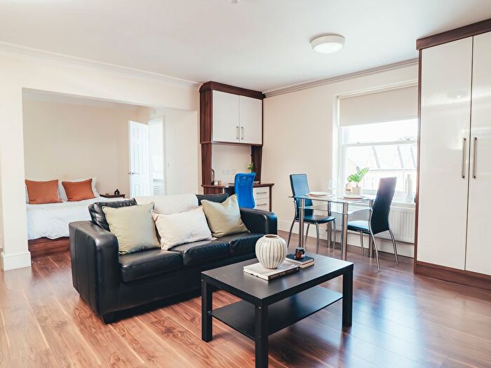 Studio To Rent In Blenheim Terrace, Leeds, LS2