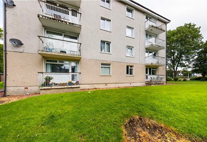 2 Bedroom Flat To Rent In Douglasdale, Glasgow, G74