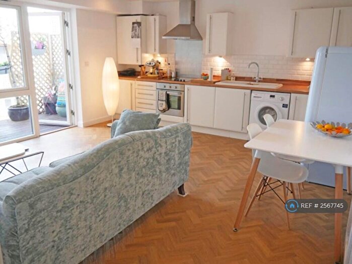 2 Bedroom Flat To Rent In Davoll Court, London, SE16