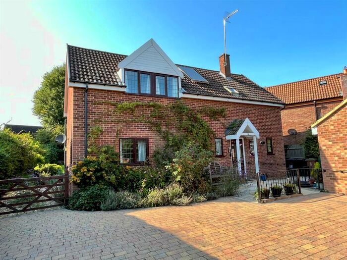 3 Bedroom Detached House For Sale In Emery Close, Welton, Daventry, NN11