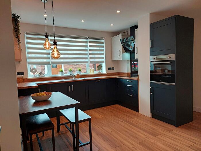 2 Bedroom Semi-Detached House For Sale In Hirstlands Drive, Ossett, WF5