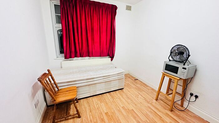 Studio To Rent In Kenton Road, Kenton, HA3