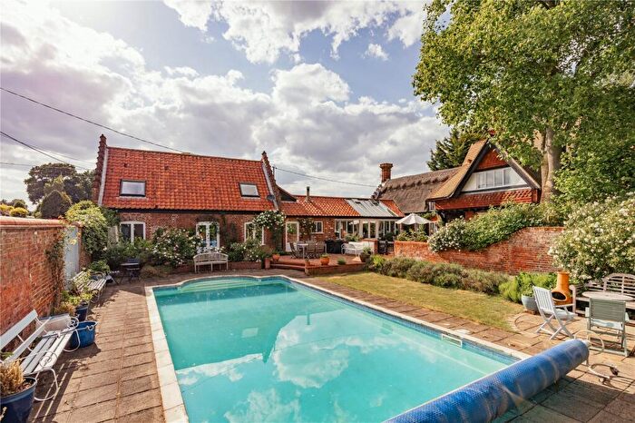 6 Bedroom Detached House For Sale In Church Road, Yelverton, Norfolk, NR14