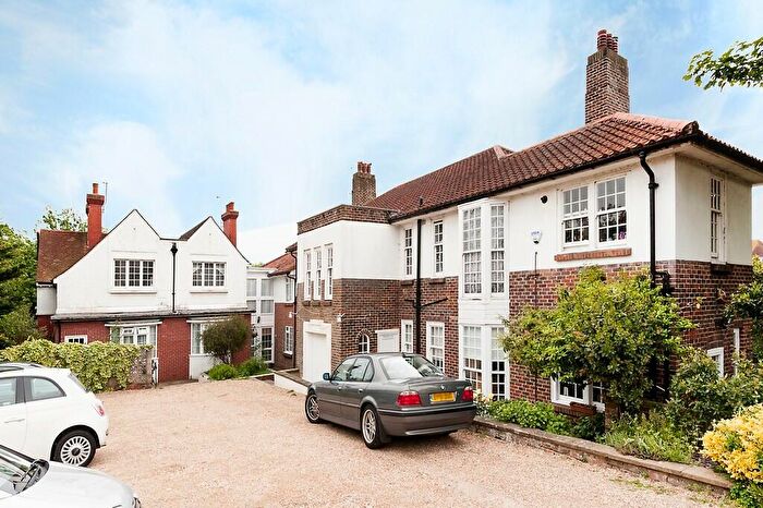 2 Bedroom Flat To Rent In The Upper Drive, Hove, BN3