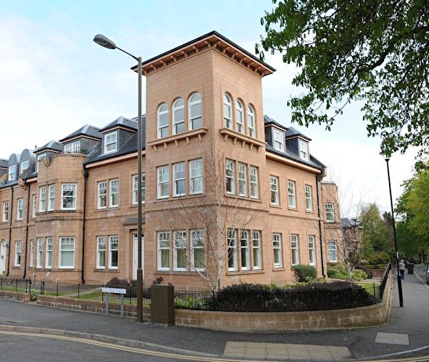 3 Bedroom Flat To Rent In Victoria Place, Stirling, FK8