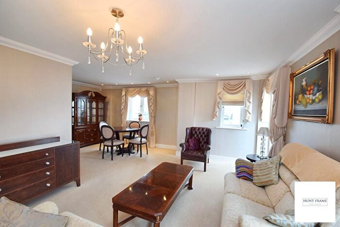 3 Bedroom Flat For Sale In Compton Street, Eastbourne, BN21