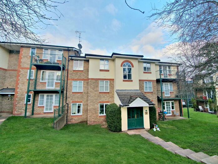 1 Bedroom Flat To Rent In Alexandra Park, HP11