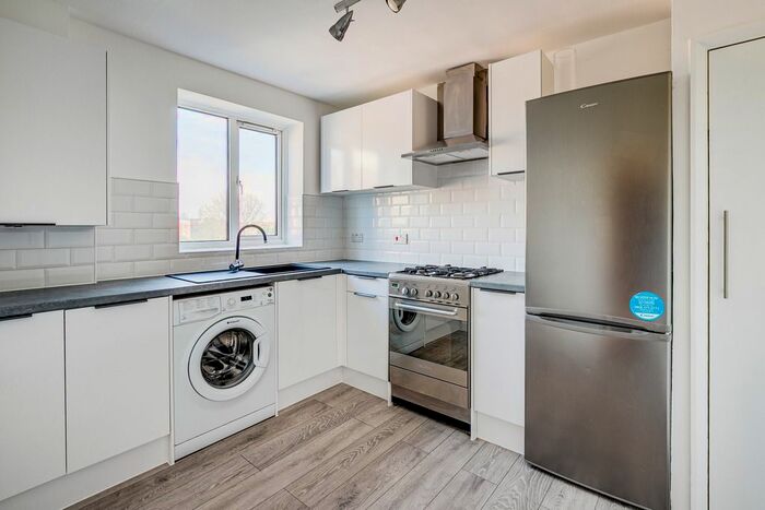 1 Bedroom Flat To Rent In Henry Harrison Court, SW18