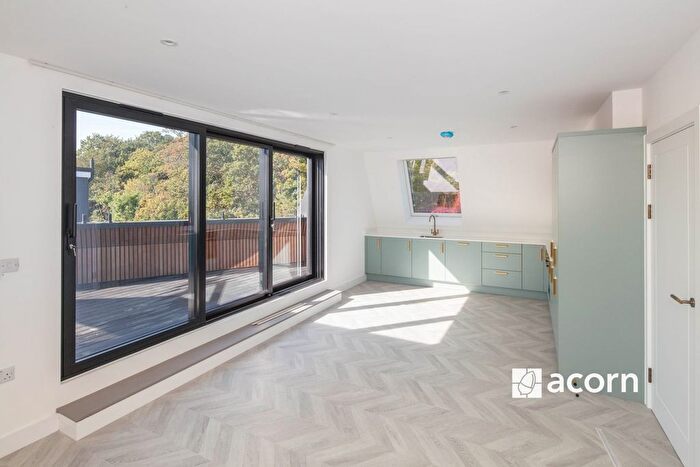 3 Bedroom Flat To Rent In Eddystone Road, London, SE4